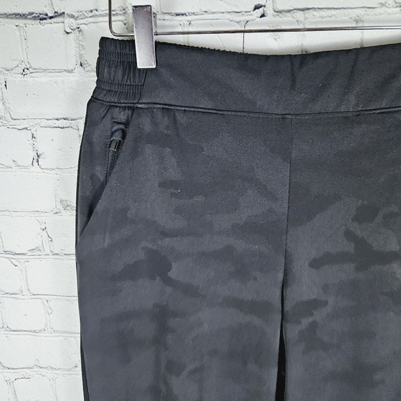 ATHLETA | Brooklyn lined camo jogger stretch athletic pants - Picture 2 of 10